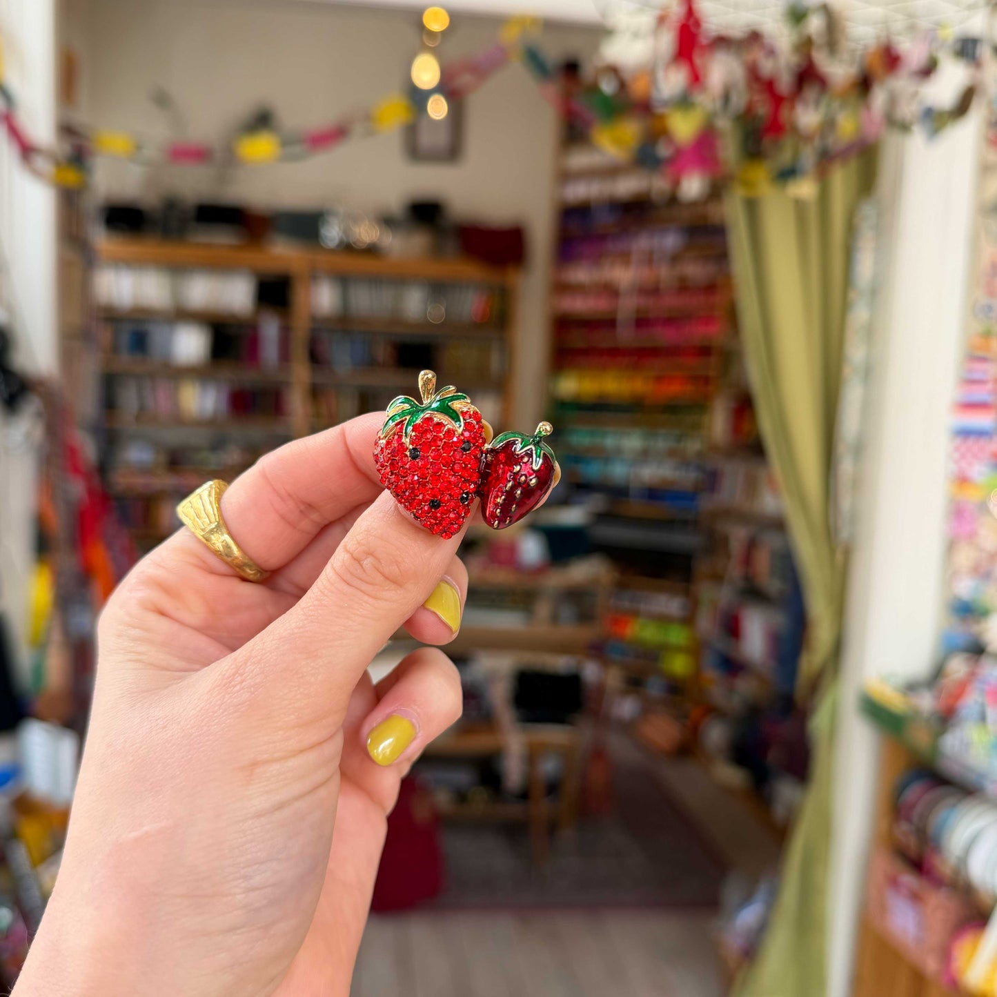 Broche aardbeien