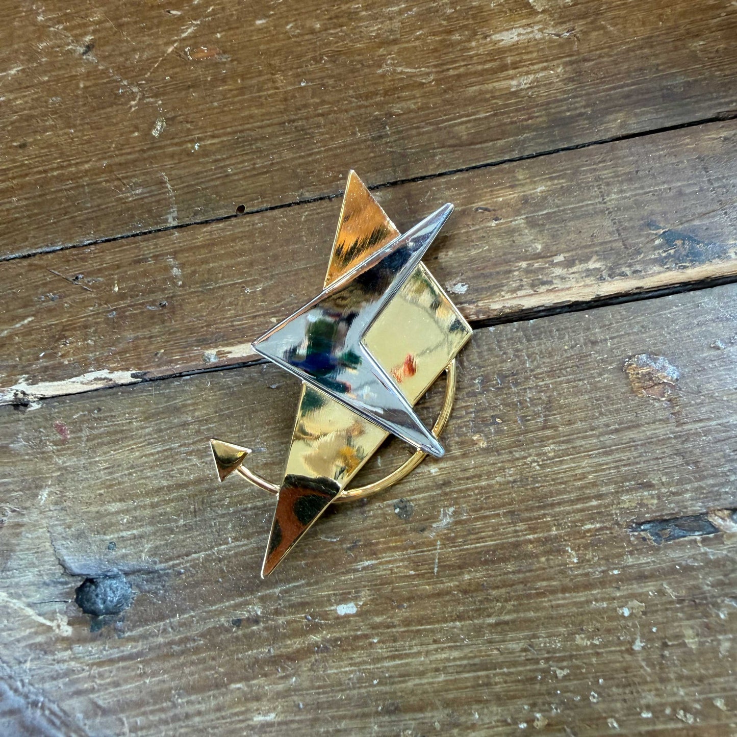 Vintage broche goud – futuristisch design