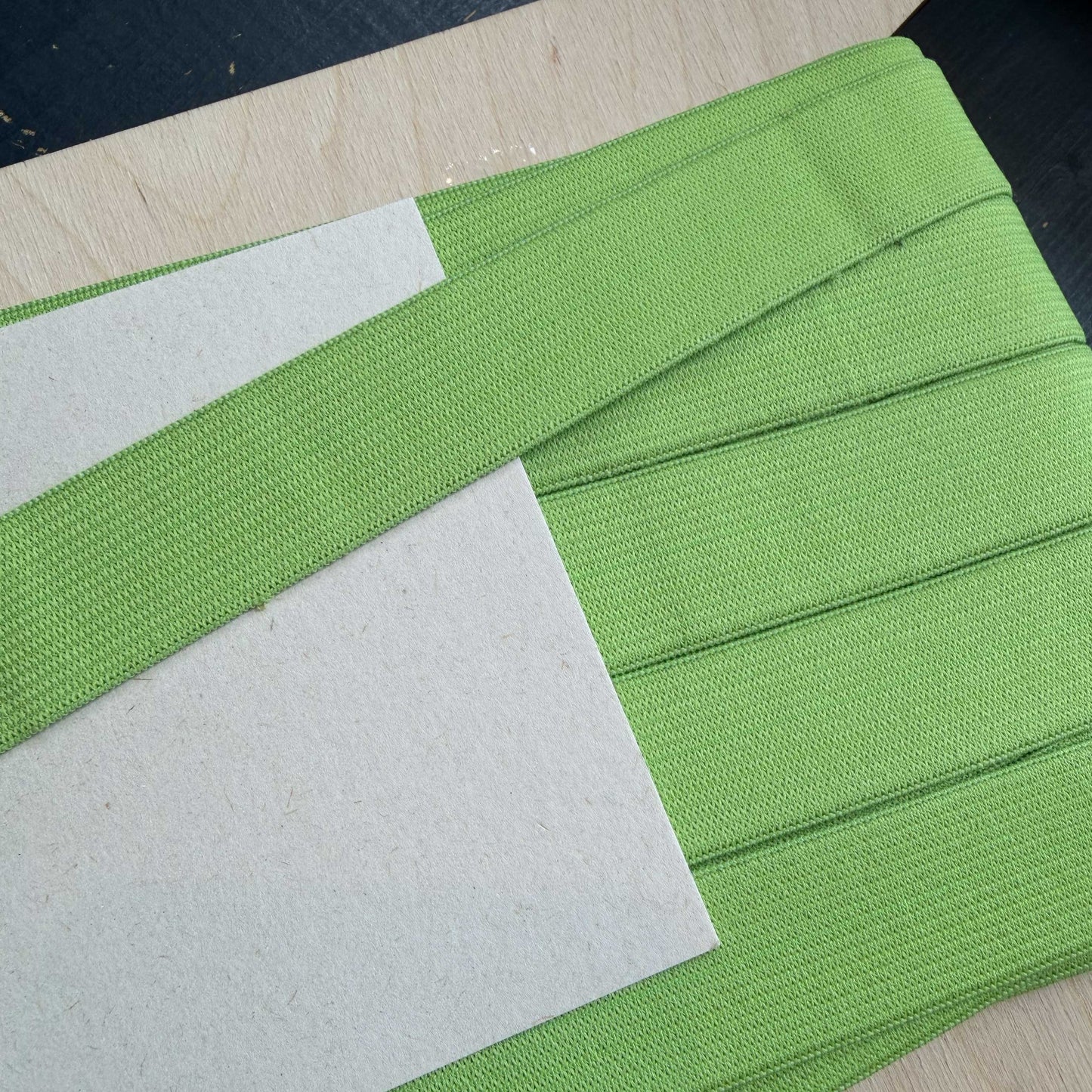 Elastiek groen 25 mm