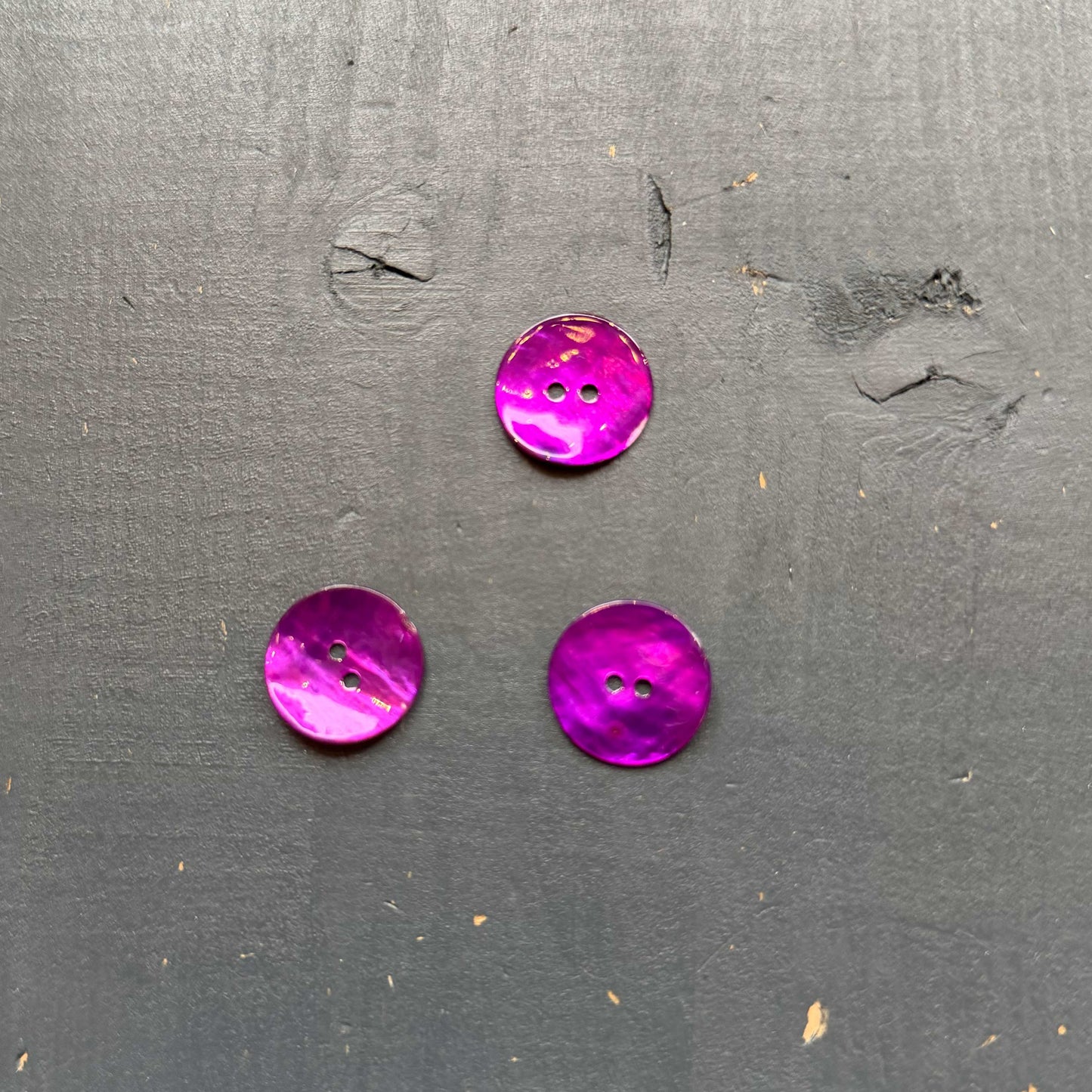 Parelmoer knoop fuchsia 18 mm