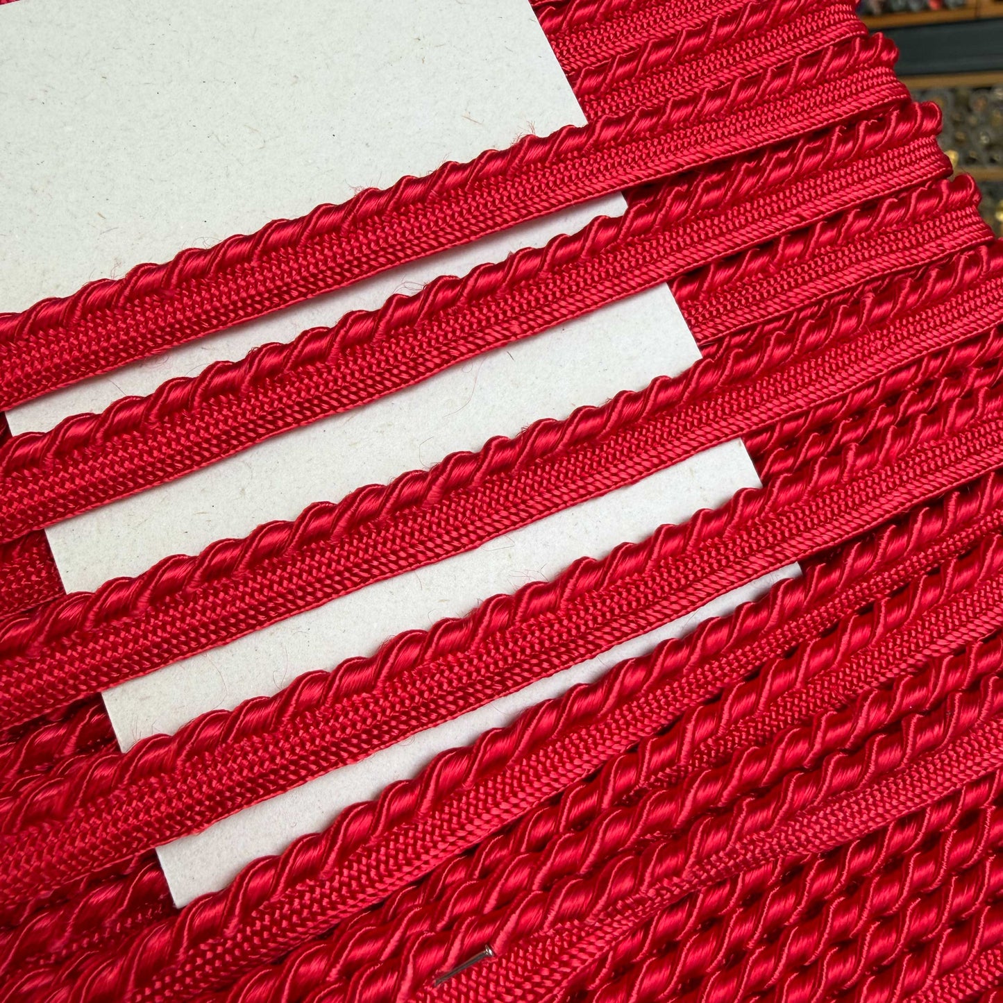 Paspelband gedraaid koord rood 3 mm