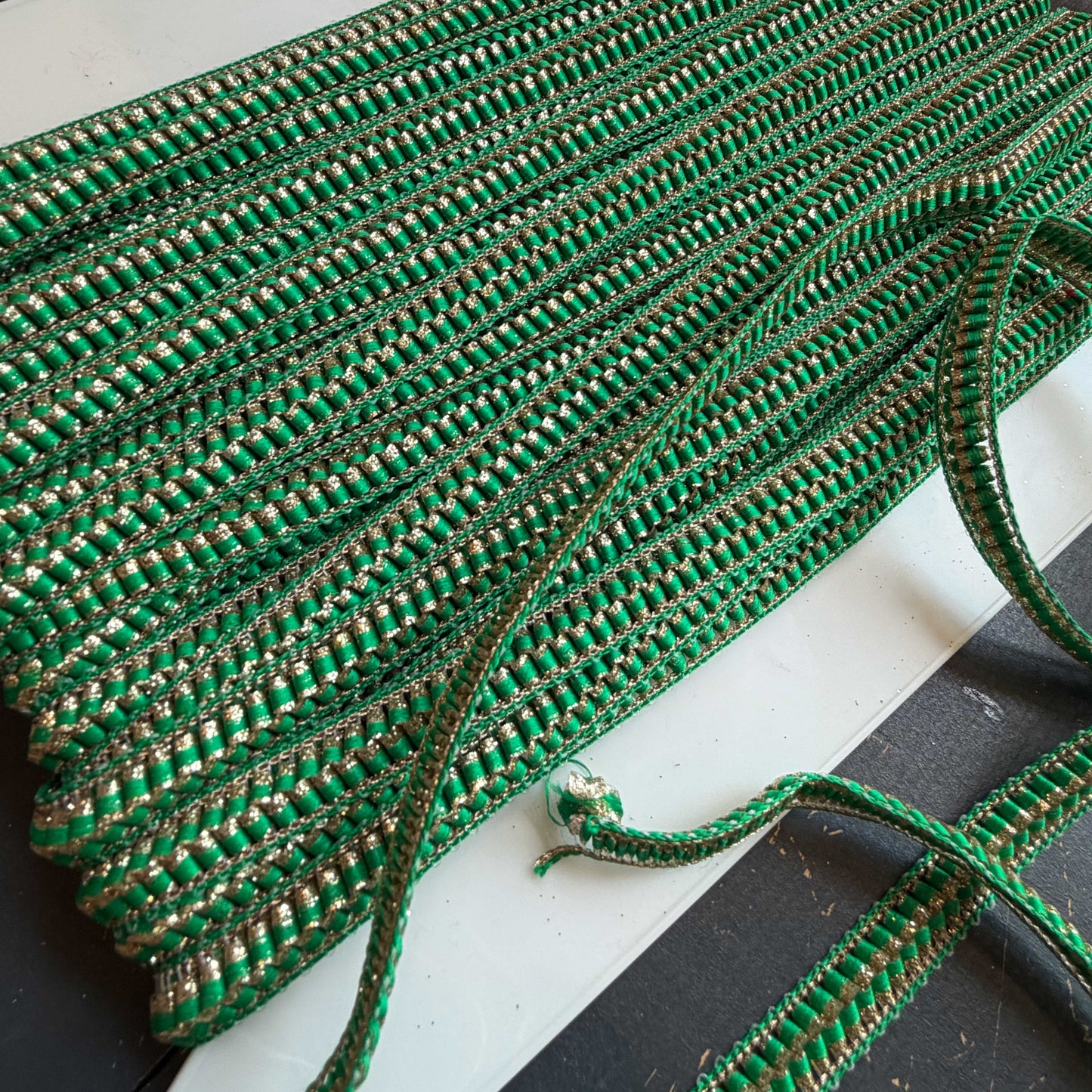Sierband groen goud 3-D effect