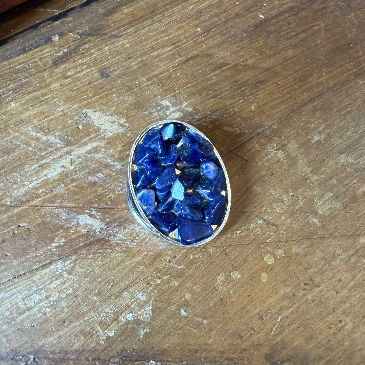 Vintage sjaalclip met blauwe edelsteensplit