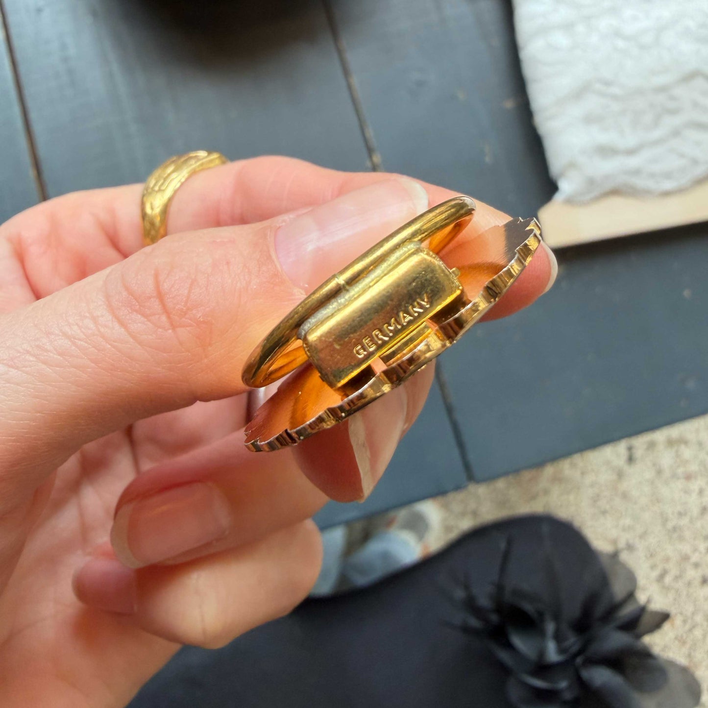 Vintage sjaalclip bloemenornament