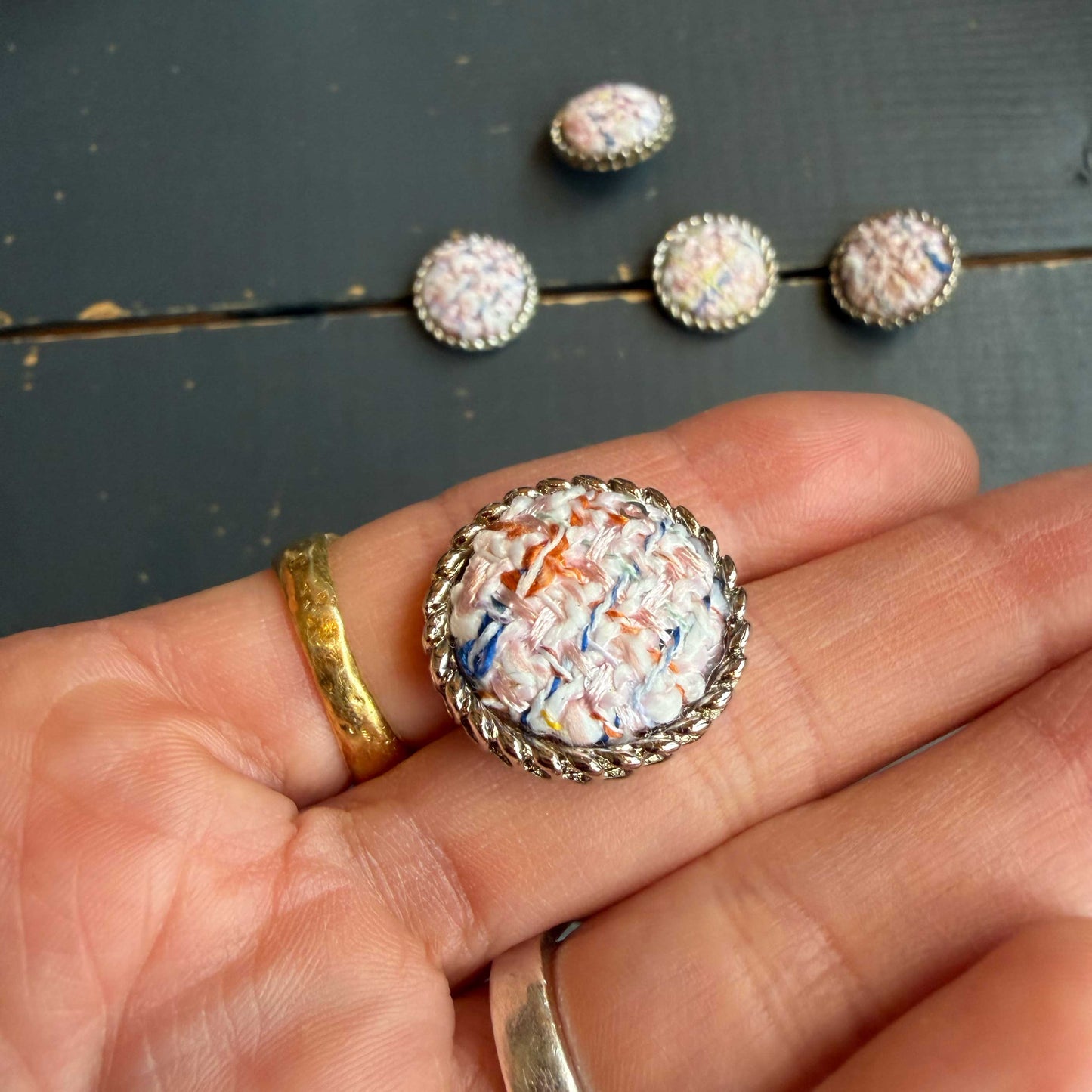 Zilveren stoffenknoop wit-multi kleuren