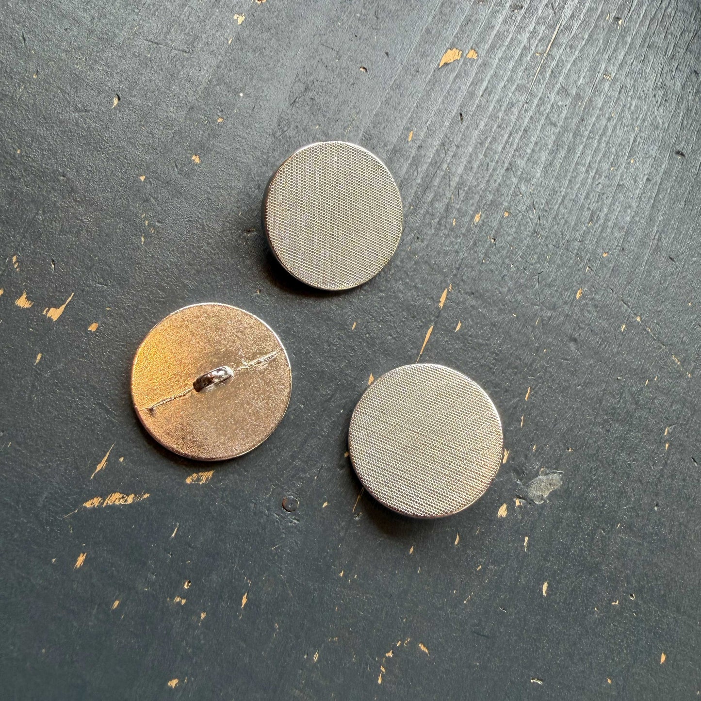 Zilveren knoop met structuur - 22 mm