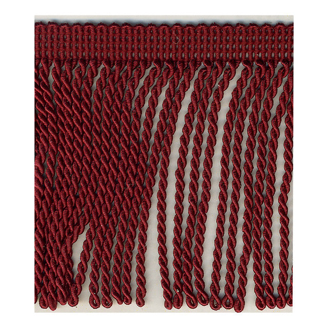 Franje gedraaid in een bordeaux rode kleur. 