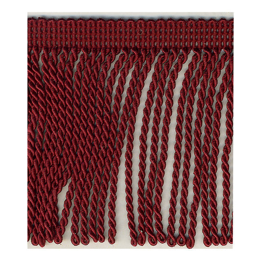 Franje gedraaid in een bordeaux rode kleur. 