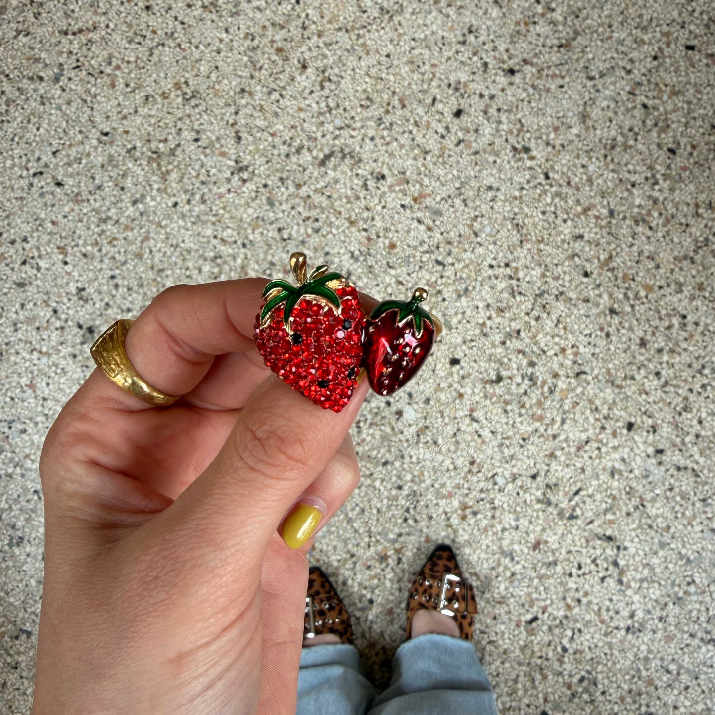 Broche aardbeien