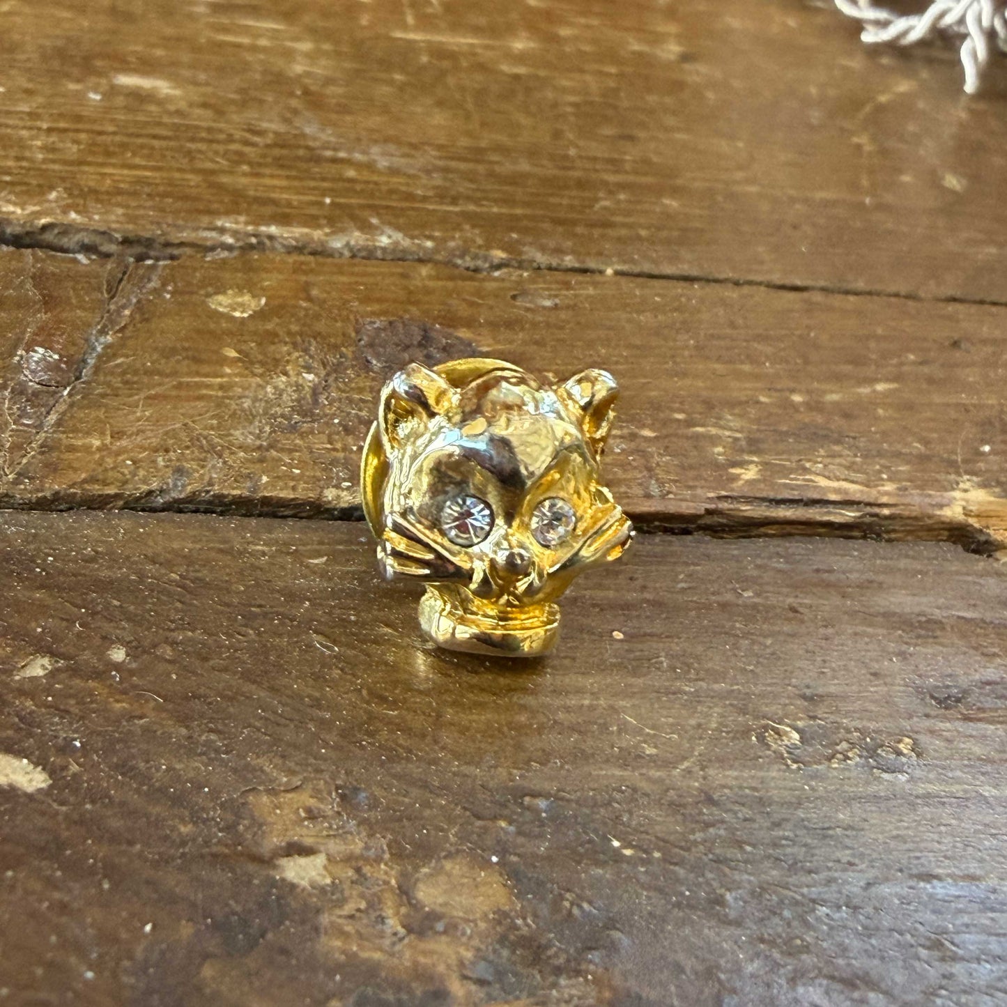 Vintage pin broche kattenhoofdje