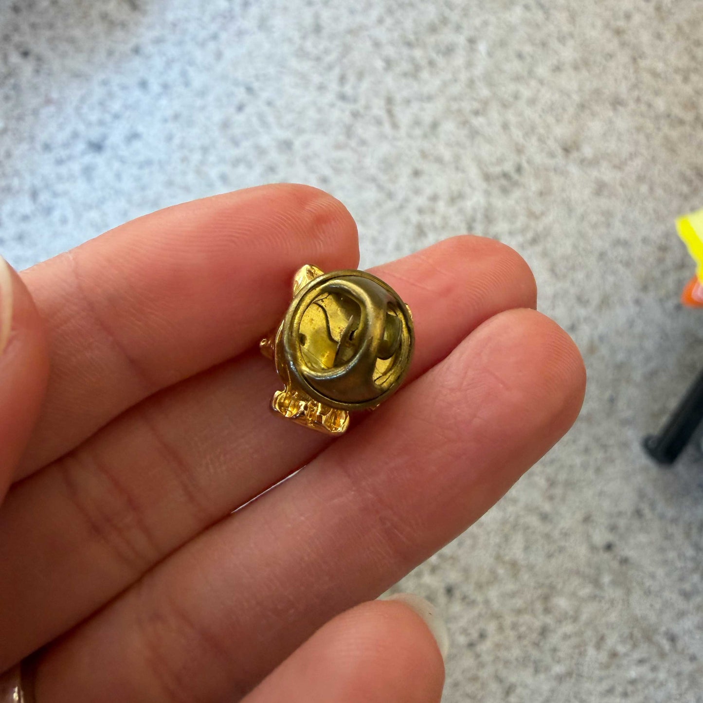 Vintage pin broche kattenhoofdje