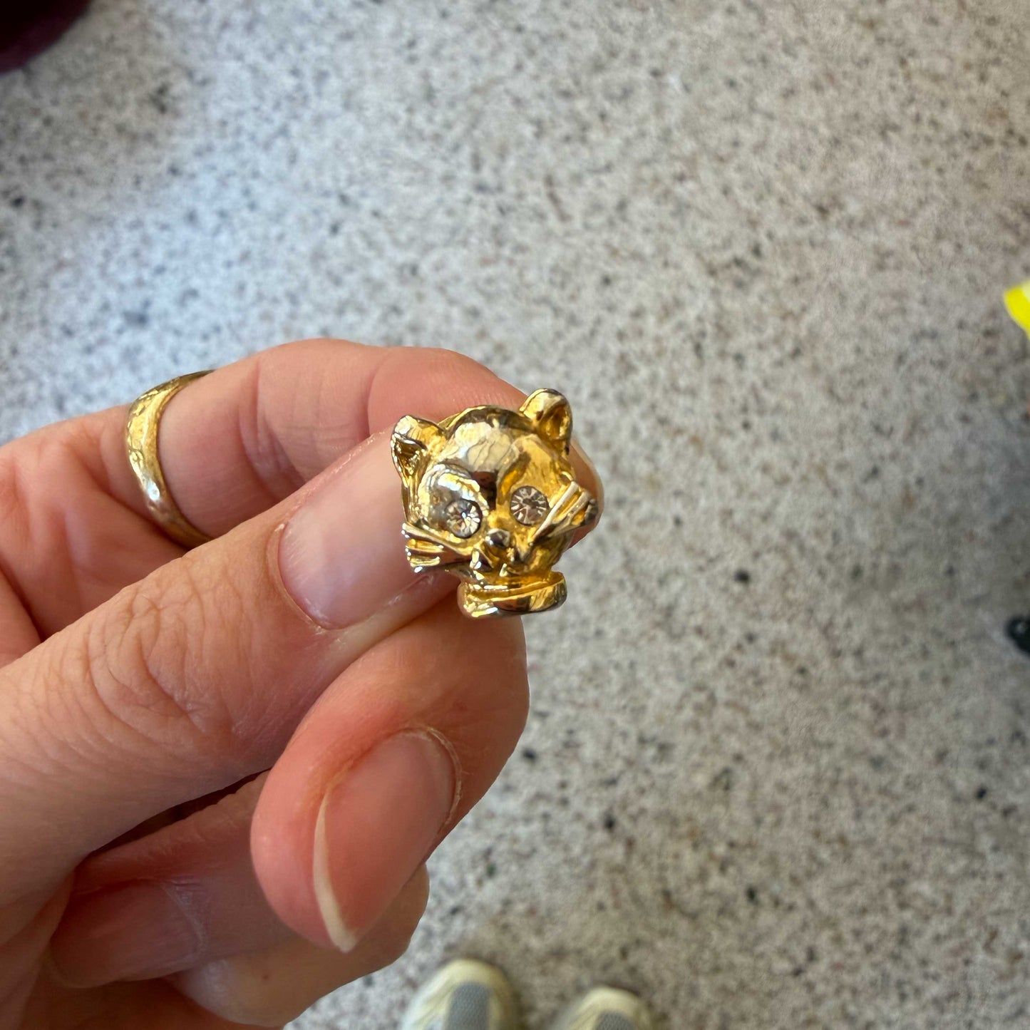 Vintage pin broche kattenhoofdje