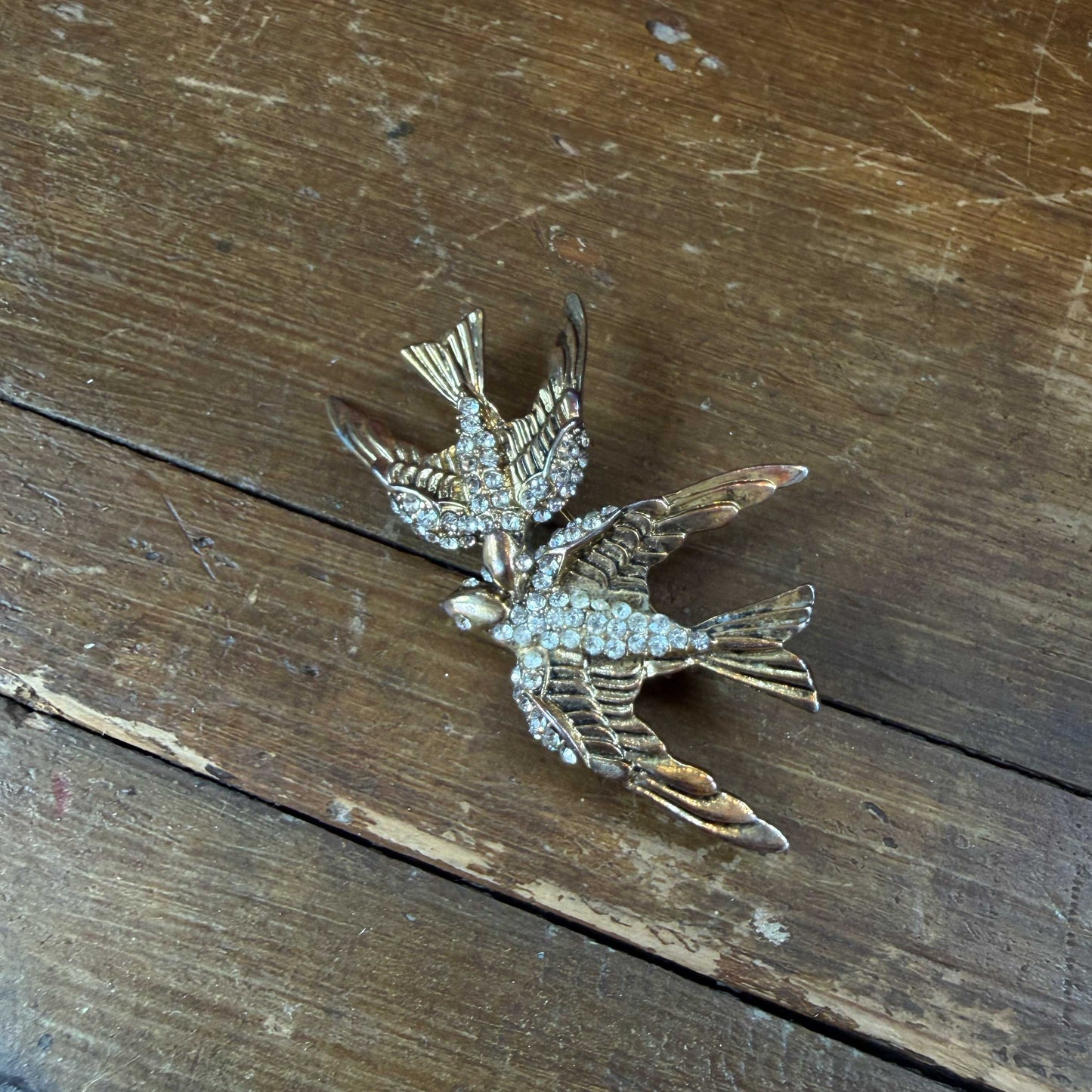 Vintage broche – zwaluwen met diamantjes