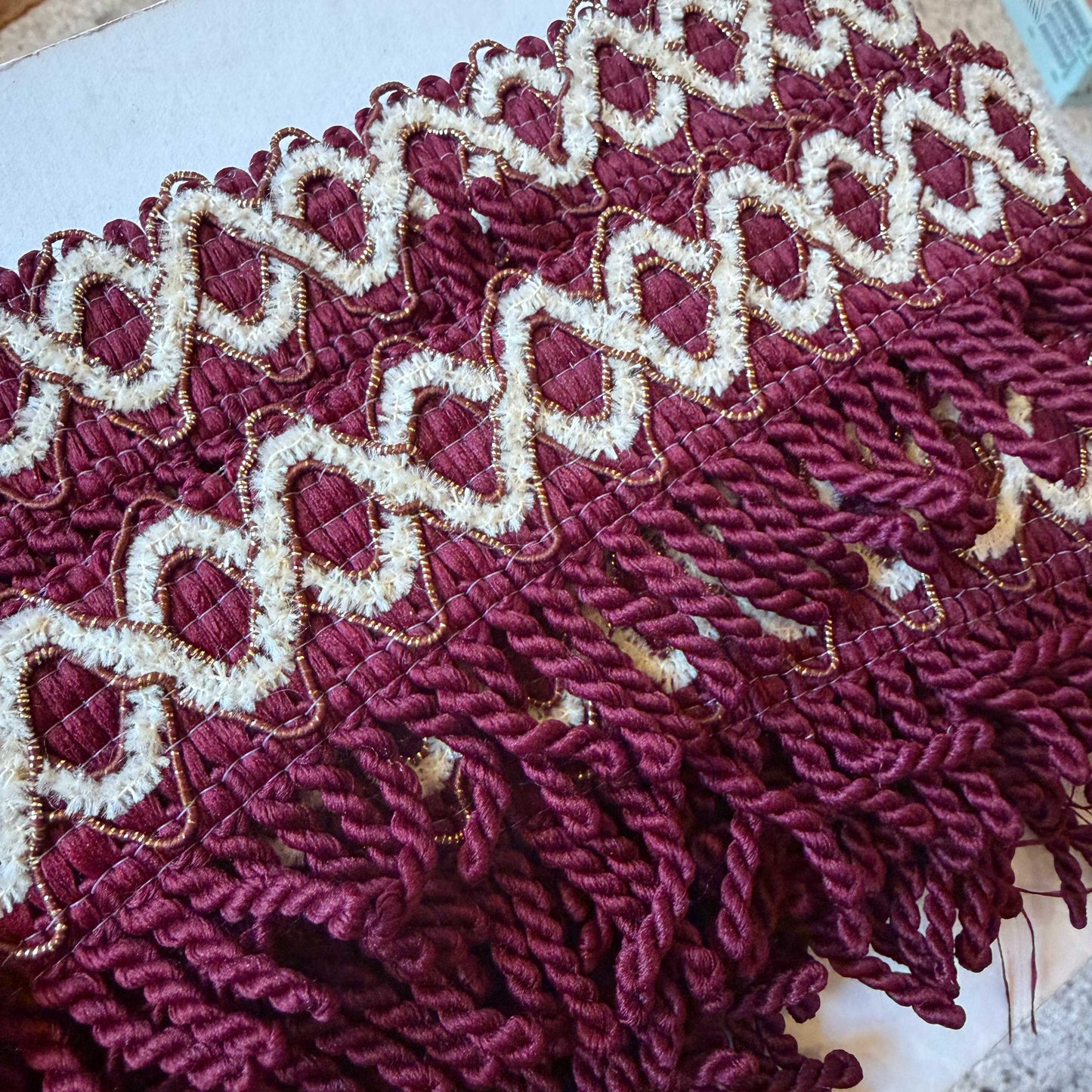 Franje sierband in bordeaux met creme en goud