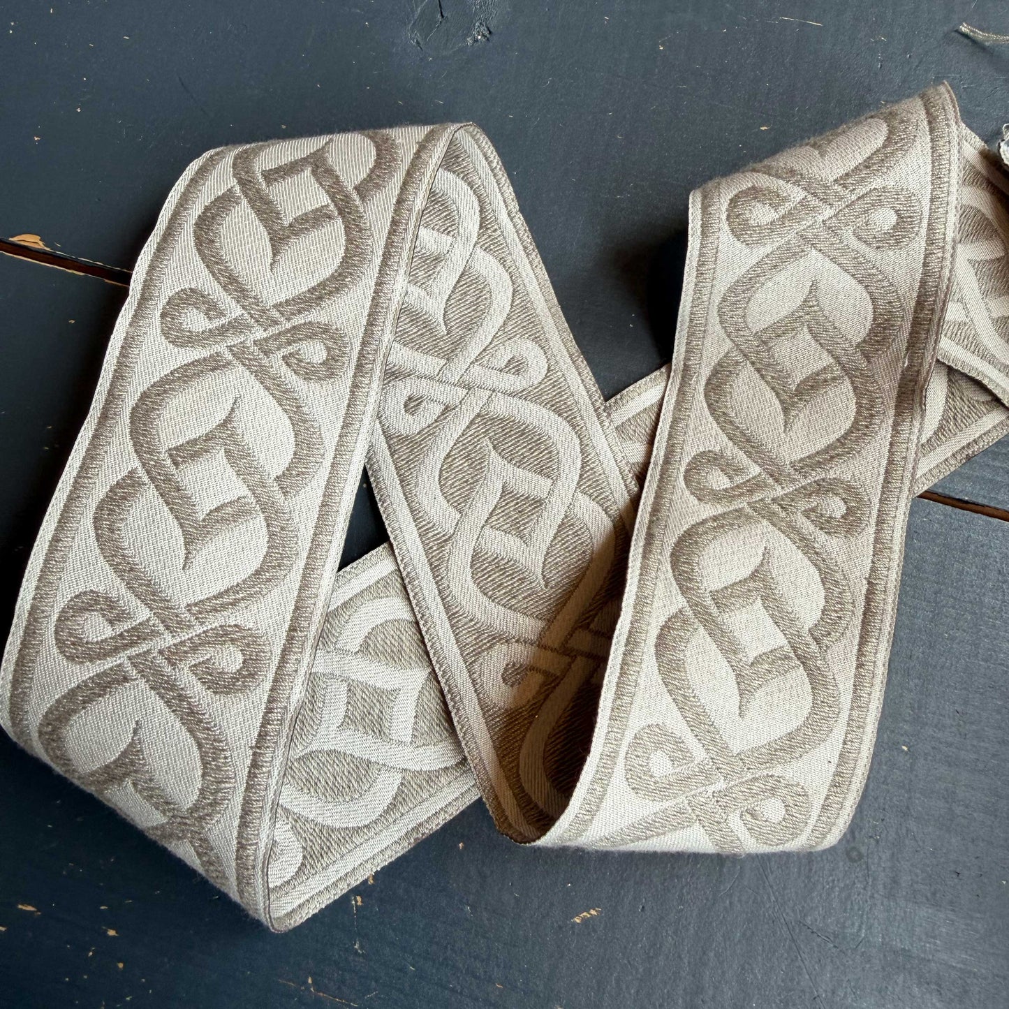 Jacquard band met ornamentmotief beige