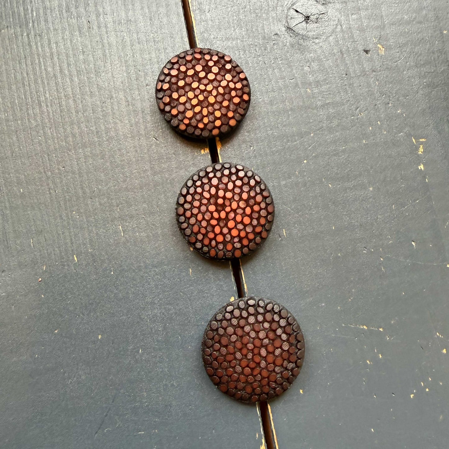 Grafische designknoop bruin