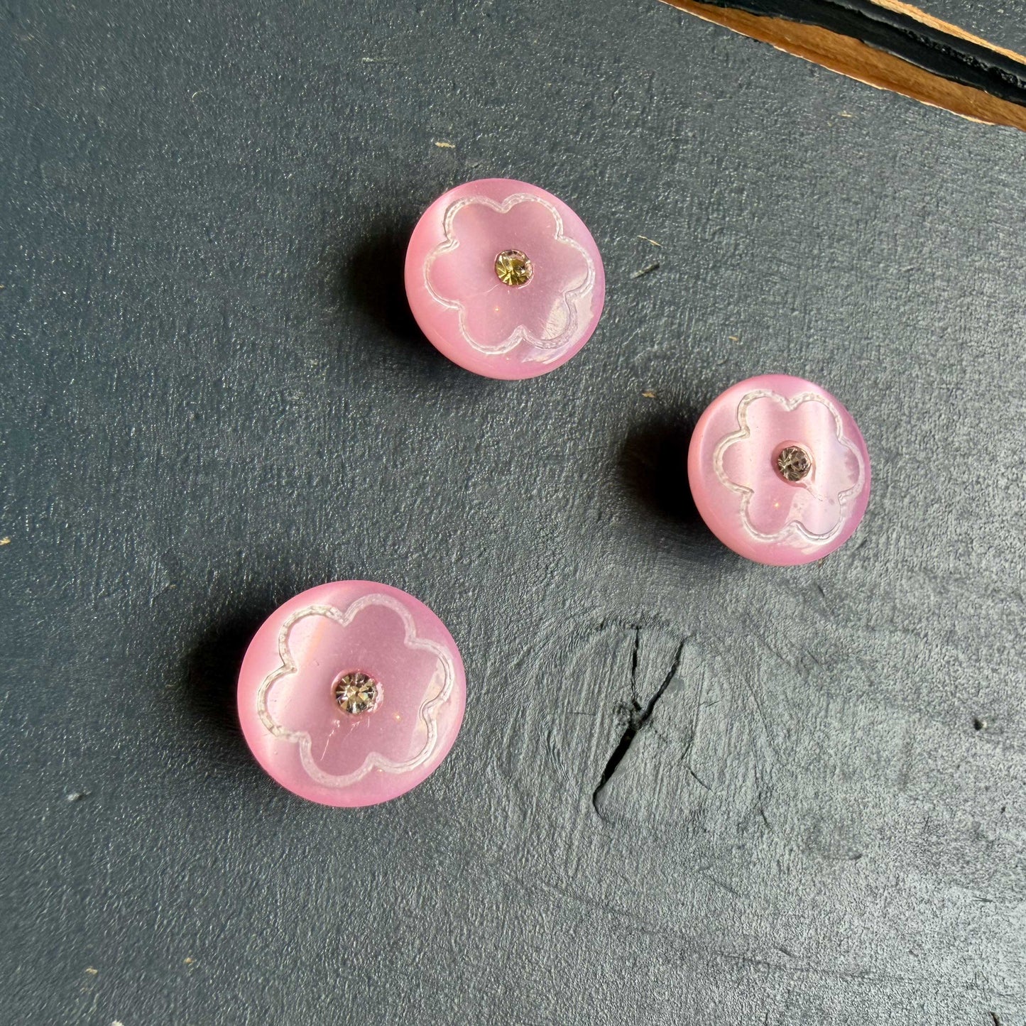 Knoop met bloem en strass roze