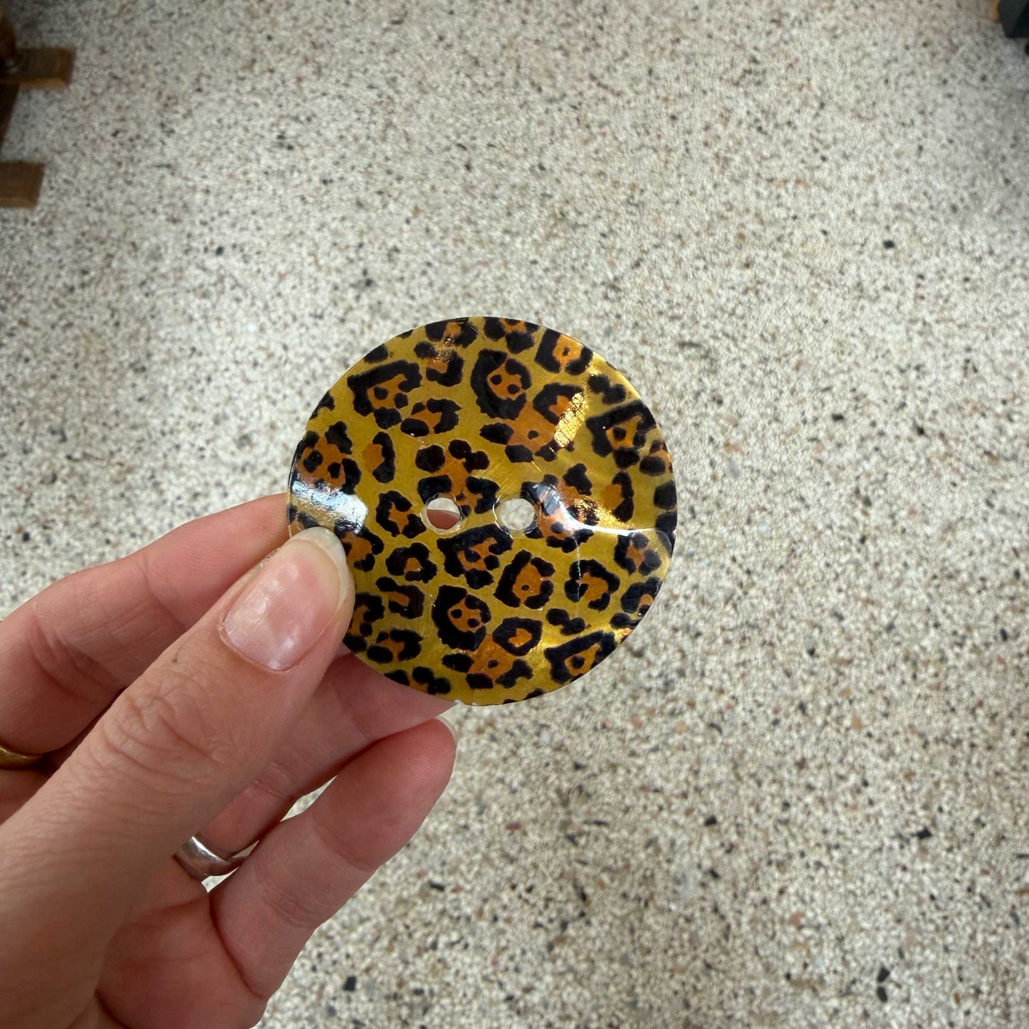 Parelmoer knoop panterprint - 50mm