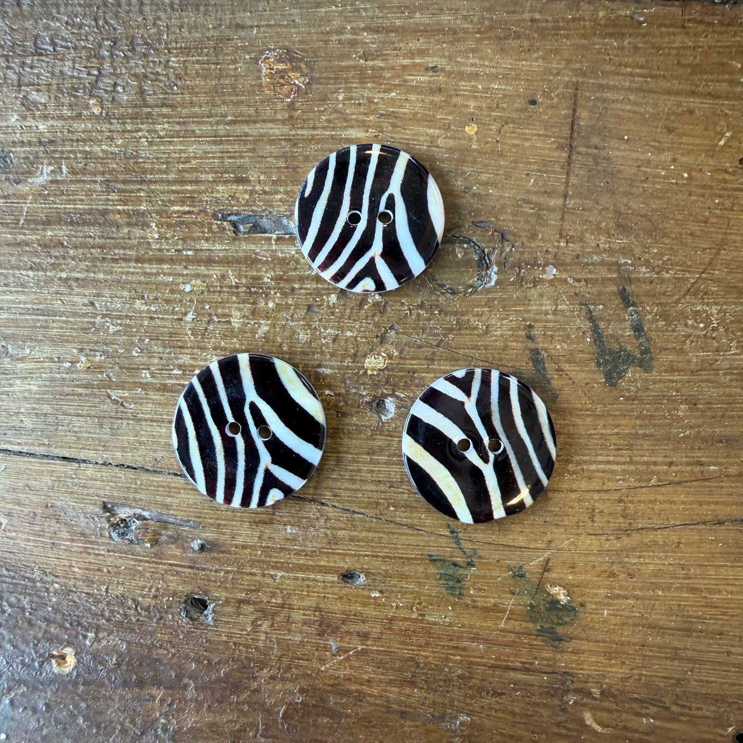Parelmoer knoop zebraprint - 22 mm
