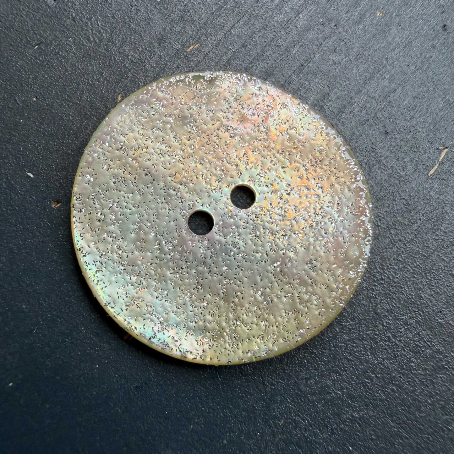 Parelmoer glitterknoop 25 mm