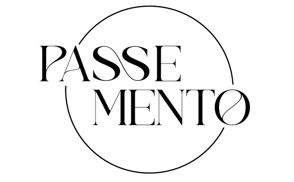 Passemento logo, winkel vol sierbanden, knopen, linten, fournituren, koorden, kwastjes, embrasses
Overname Passementerie