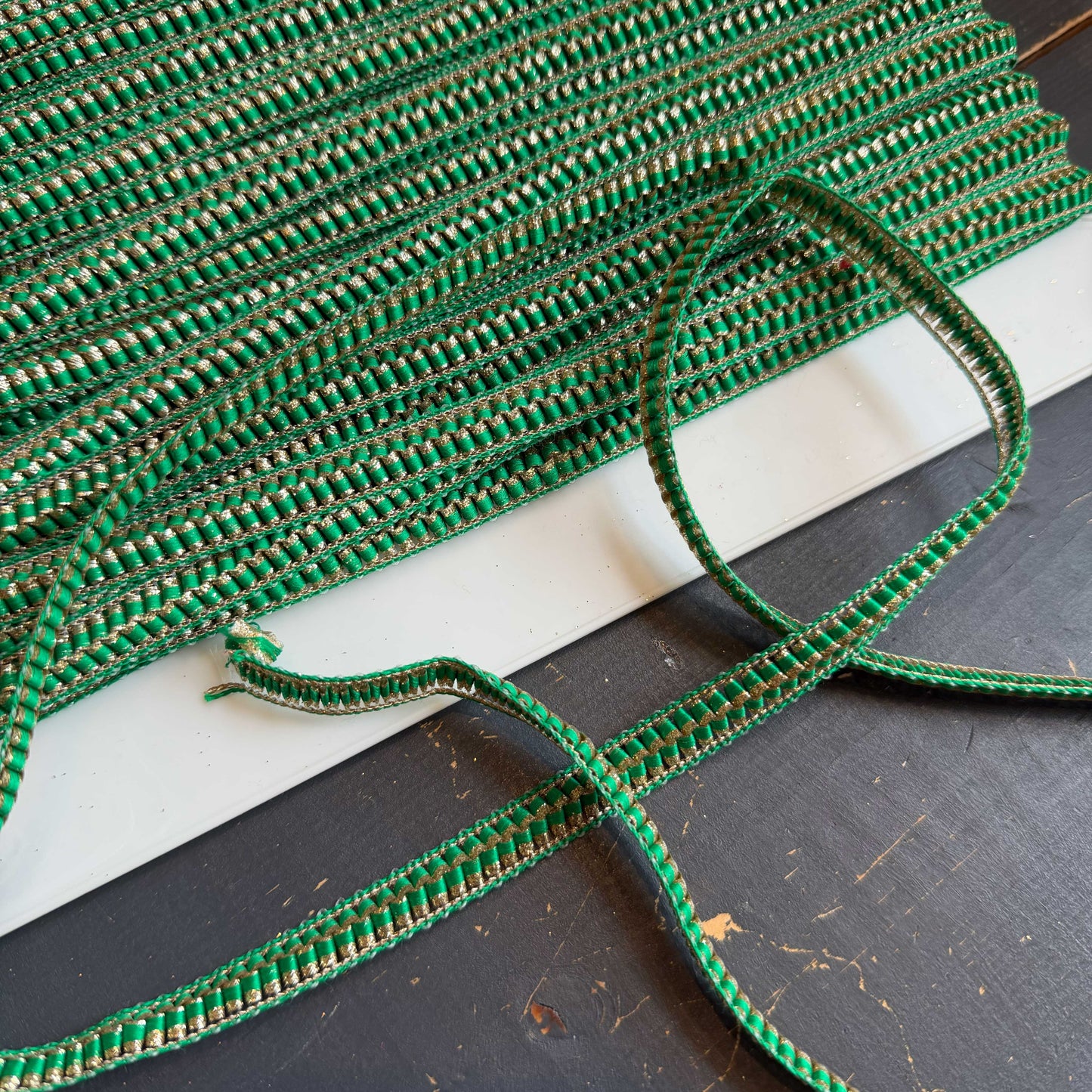 Sierband groen goud 3-D effect