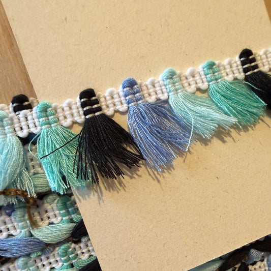 Sierband met kleine kwastjes in blauw