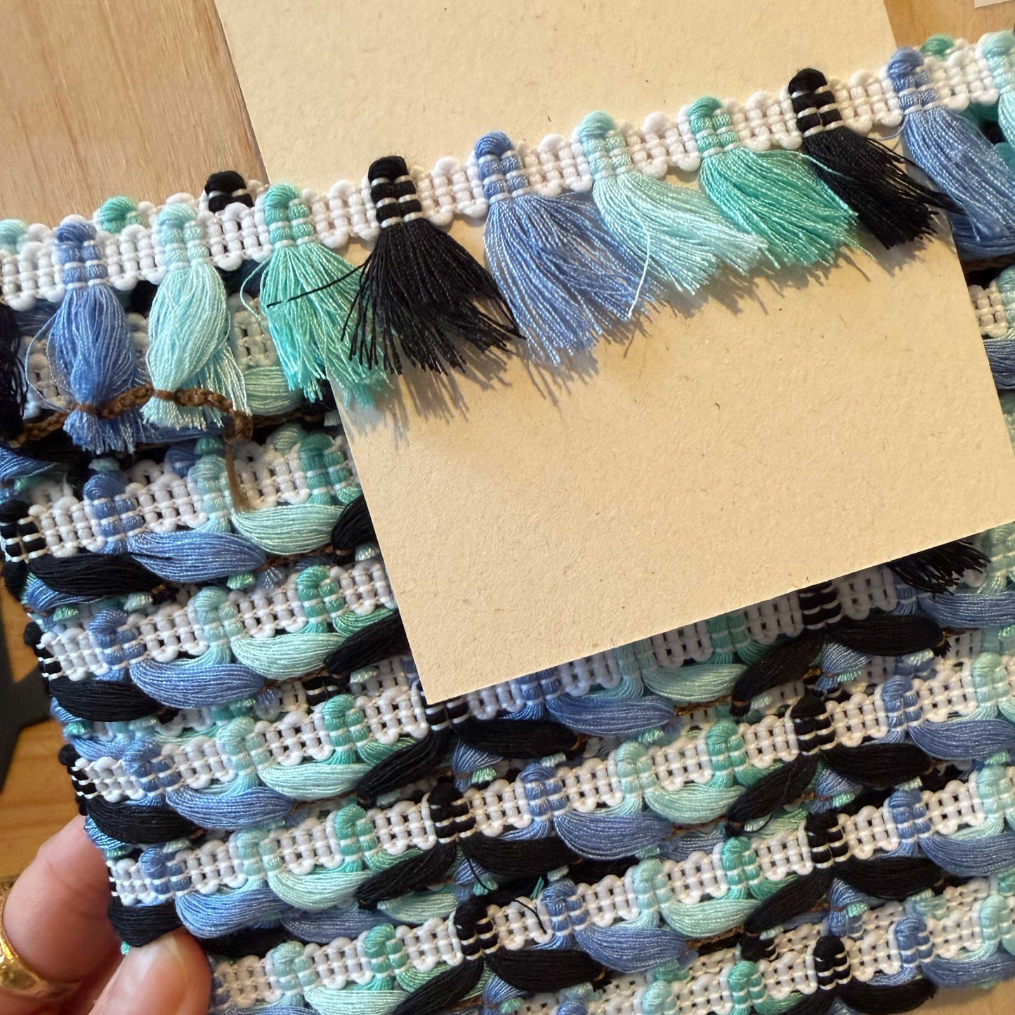 Sierband met kleine kwastjes in blauw