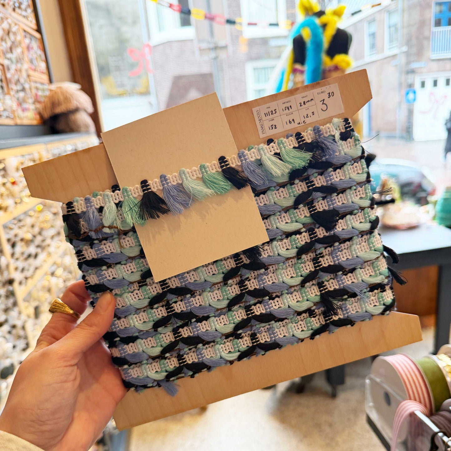 Sierband met kleine kwastjes in blauw