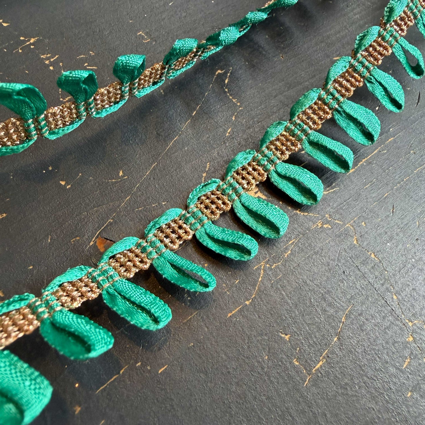 Sierband groen/blauw met lusjes