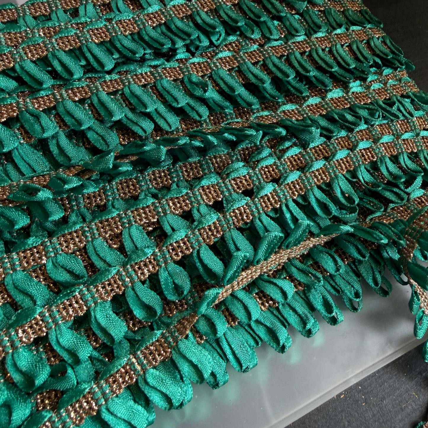 Sierband groen/blauw met lusjes