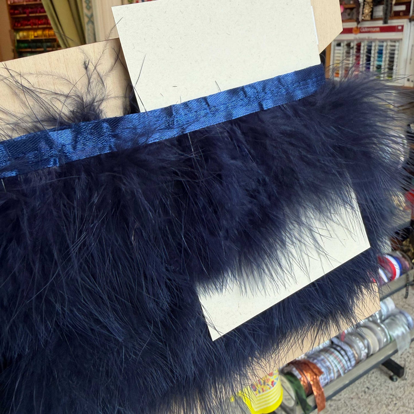 Sierband met veren donkerblauw