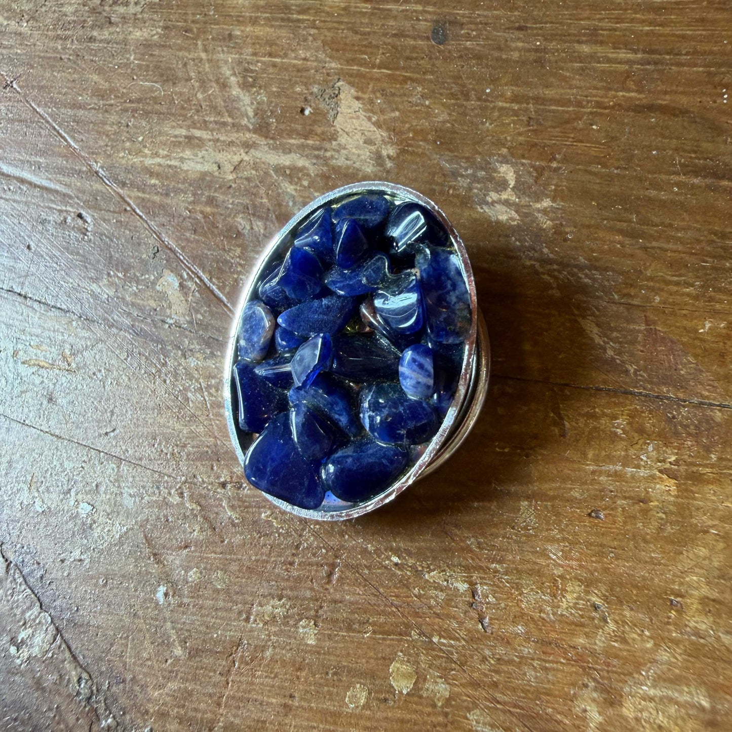 Vintage sjaalclip met blauwe edelsteensplit