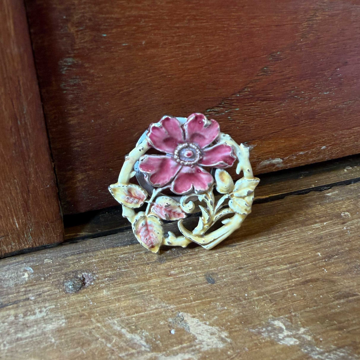 Vintage geëmailleerde bloemen sjaalclip