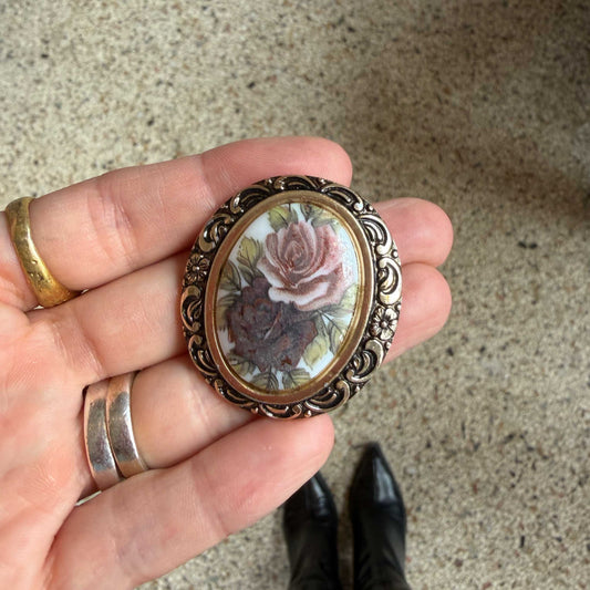 Vintage porseleinen sjaalclip met rozen | goudkleurig