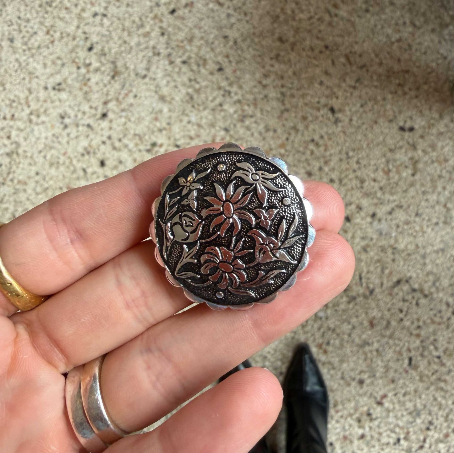 Vintage sjaalclip bloemenornament zilver