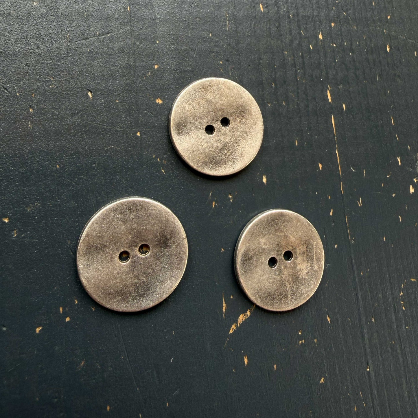 Zilveren knopen metaal golvend - 28 mm