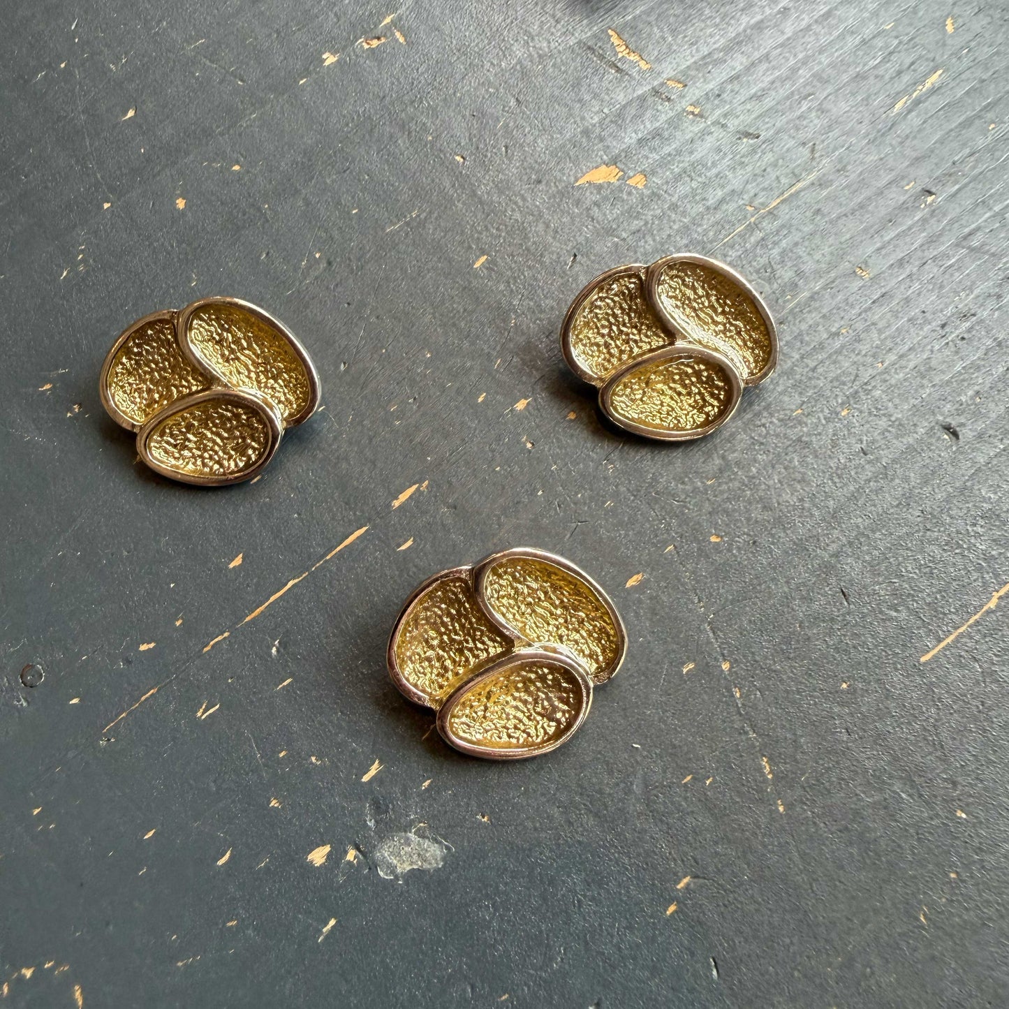 Zilveren organische knoop met goud