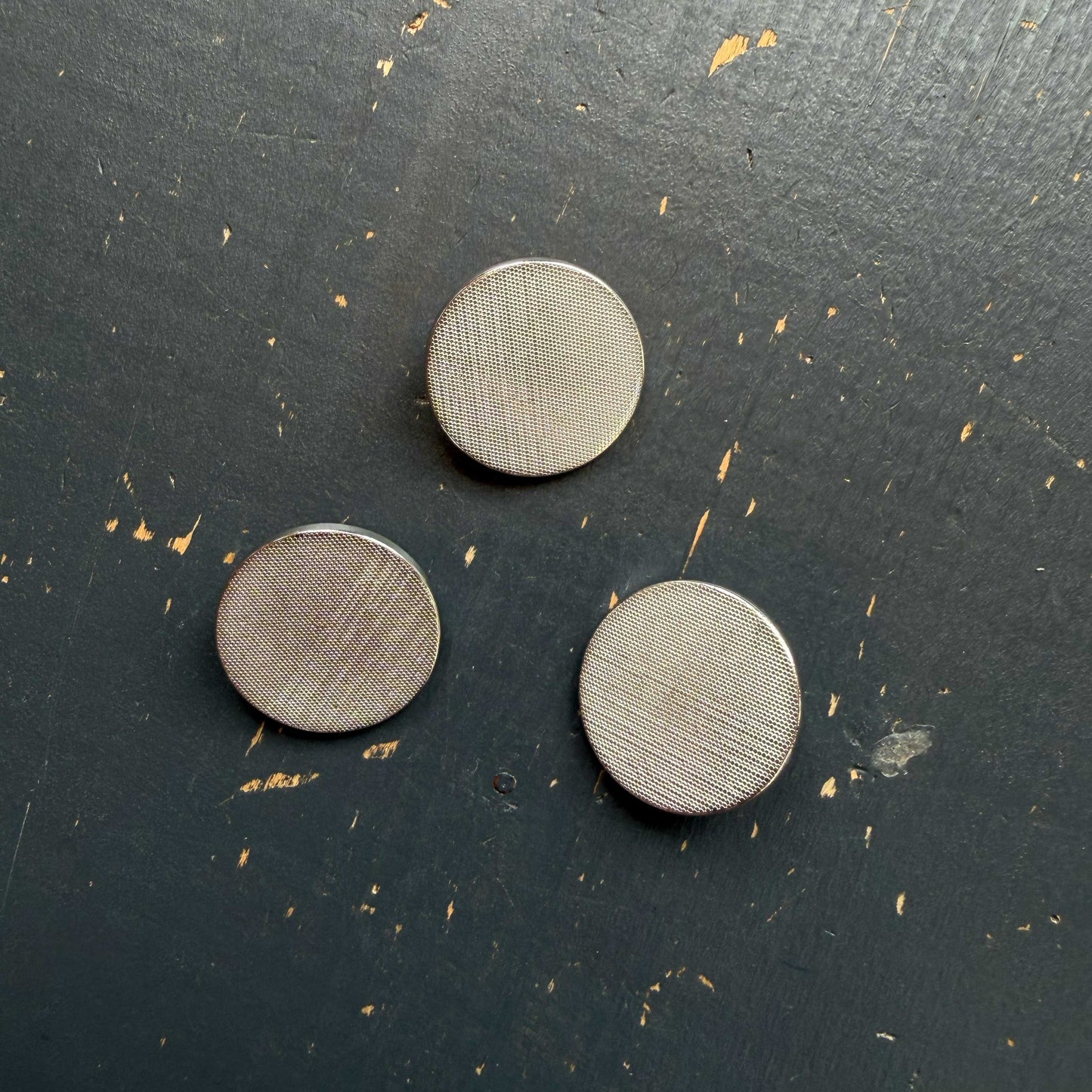Zilveren knoop met structuur - 22 mm