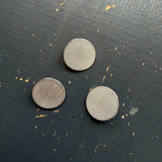 Zilveren knoop met structuur - 22 mm