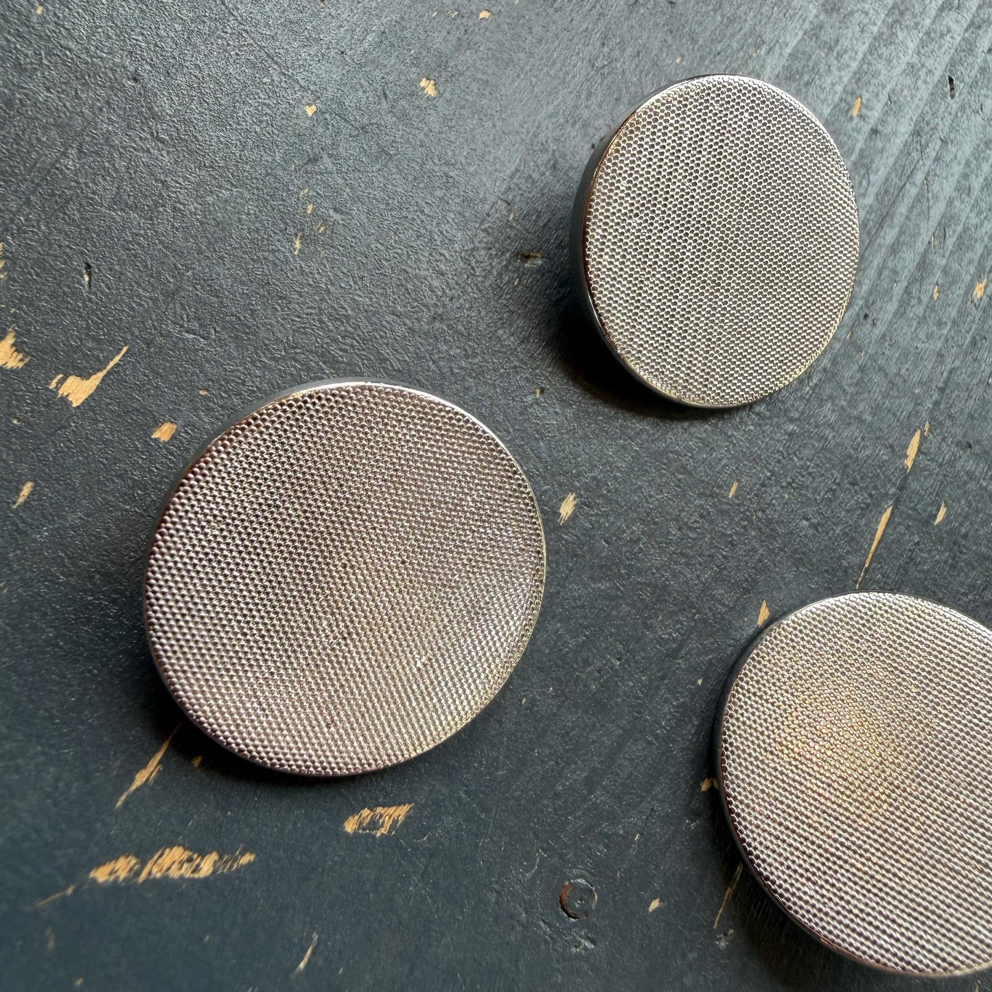 Zilveren knoop met structuur - 22 mm